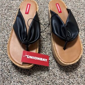 UNIONBAY NWT Women's Black and Tan Thong platform Sandals 8.5